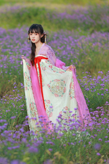 银行里的美女，越来越多了